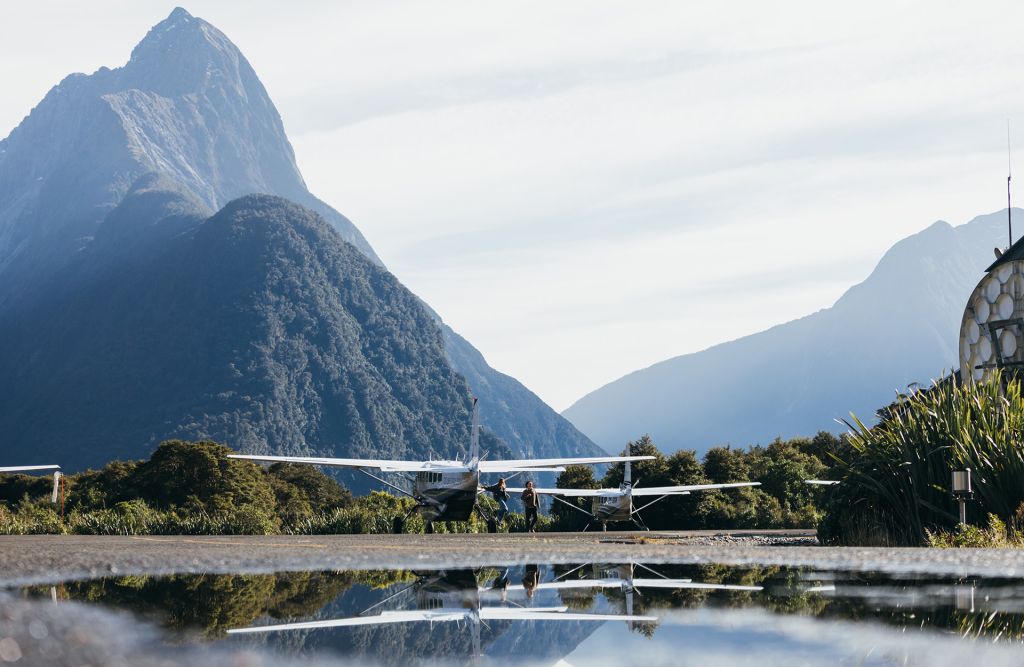 Coach-Cruise-Fly Tours Milford-Coach-Cruise-Fly