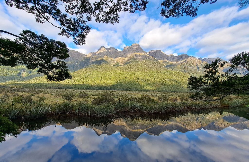 Mirror Lakes Mirror Lakes within the Eglinton Valley
