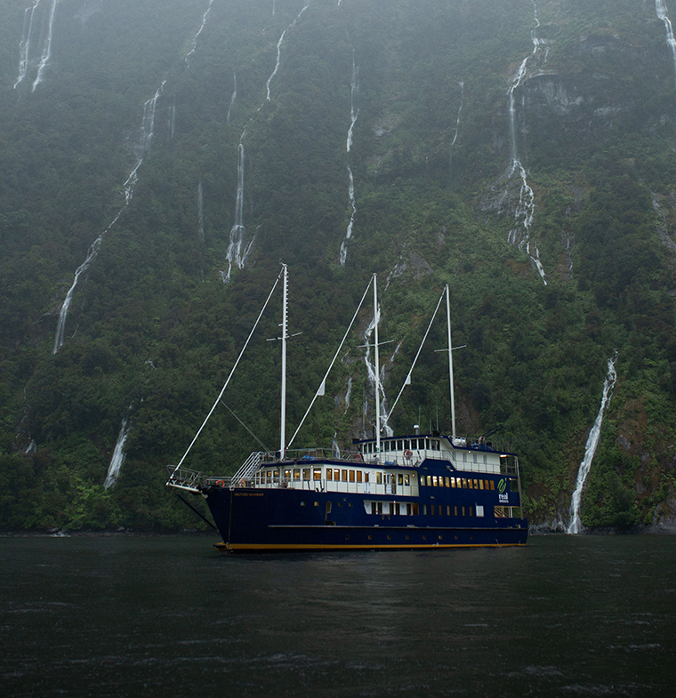 Sailing Milford Sound Sailing Milford Sound