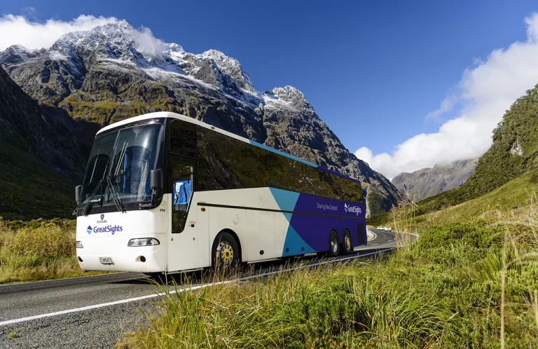 Travel Guide GreatSights-Milford-Sound-Coach-Tour
